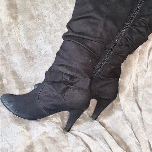 Black suede heeled boots with bow 🎀 - Picture 8 of 8